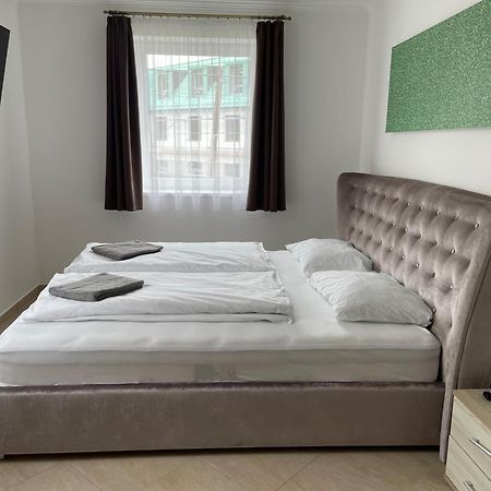 Gold De Luxe Apartman Hajduszoboszlo Exterior photo