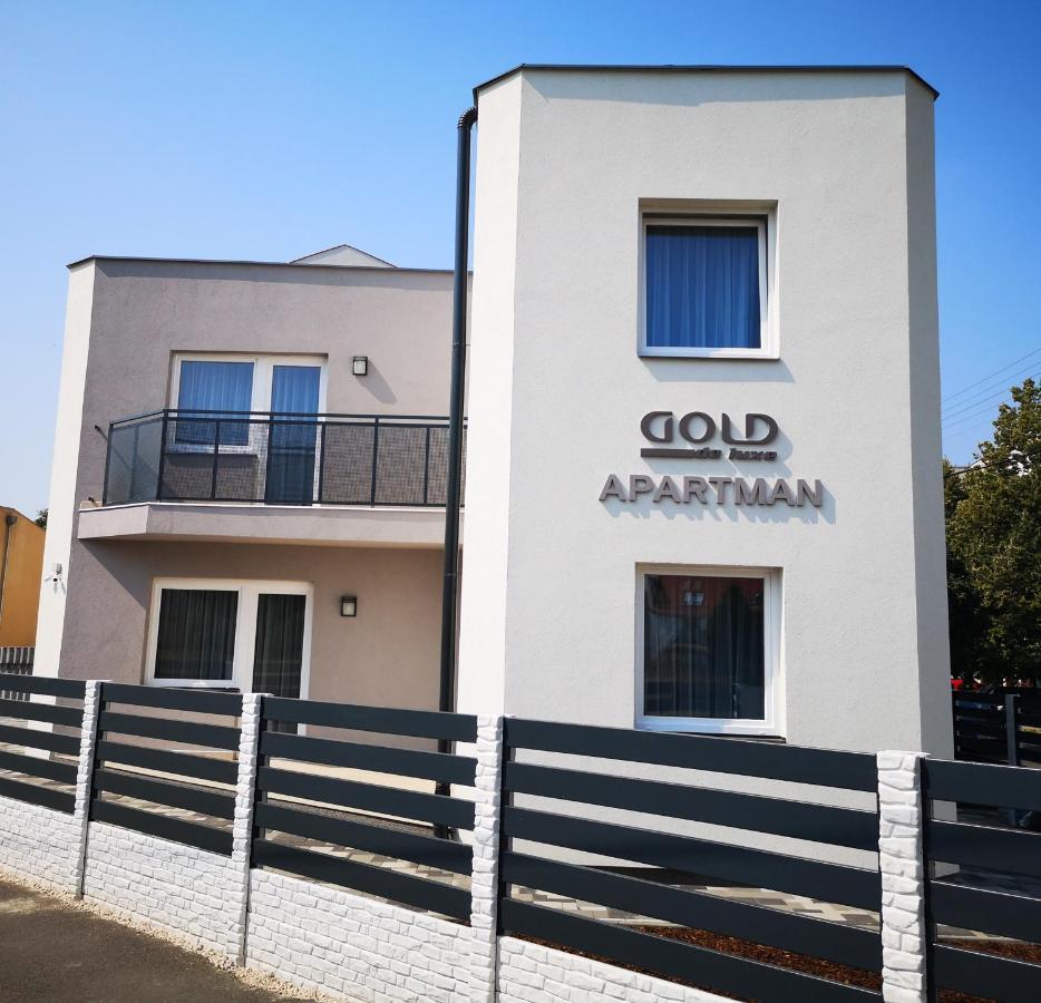 Gold De Luxe Apartman Hajduszoboszlo Exterior photo