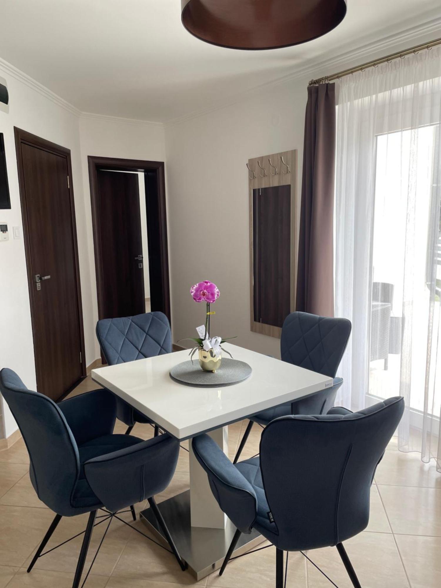 Gold De Luxe Apartman Hajduszoboszlo Exterior photo